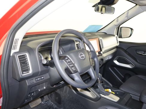 Used 2024 Nissan Frontier SV image 40