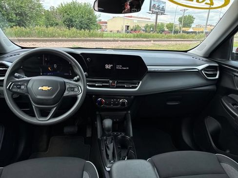 Used 2025 Chevrolet TrailBlazer LT AWD/4WD image 13