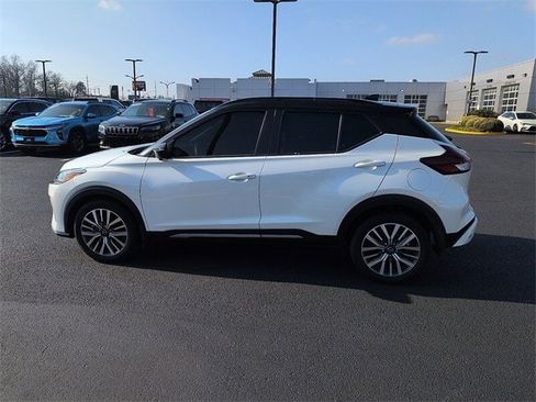 Used 2023 Nissan Kicks SR w/ SR Premium Package image 4