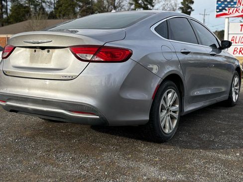 Used 2015 Chrysler 200 Limited w/ Convenience Group image 2