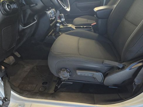 Used 2022 Jeep Wrangler Unlimited Sport image 13