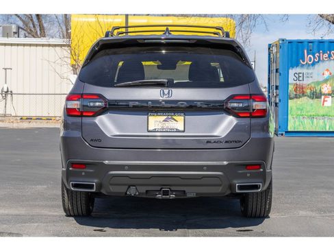 Used 2025 Honda Pilot Black Edition image 4