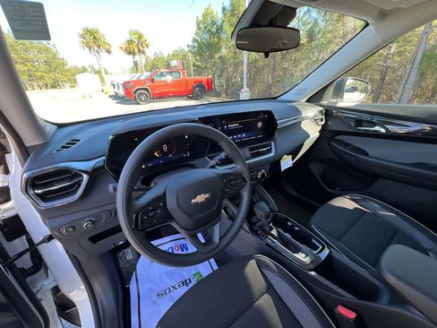 Used 2024 Chevrolet TrailBlazer LS w/ LS Convenience Package image 10