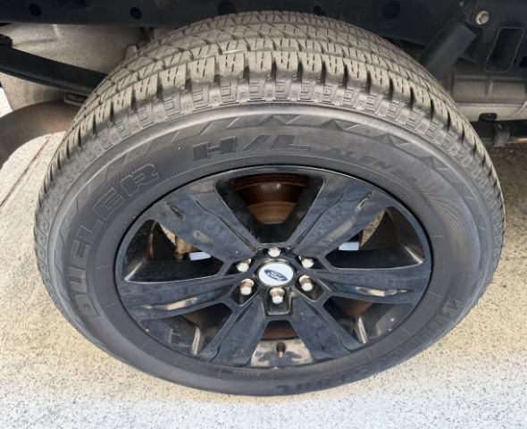 Used 2018 Ford F150 Platinum w/ Equipment Group 701A Luxury AWD/4WD image 32