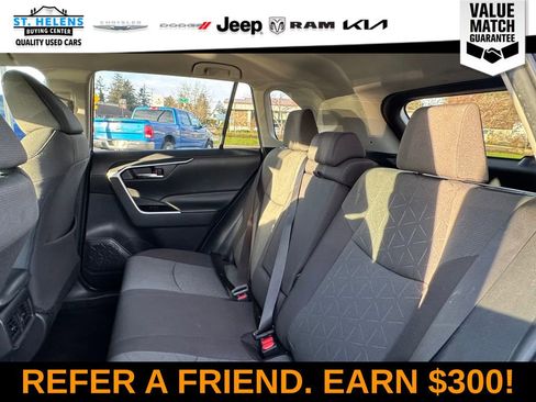 Used 2021 Toyota RAV4 XLE AWD/4WD image 33