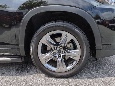 Used 2019 Toyota Highlander Limited Platinum FWD image 10