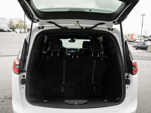 New 2026 Chrysler Pacifica Select image 9