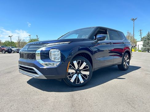 New 2025 Mitsubishi Outlander SE image 5
