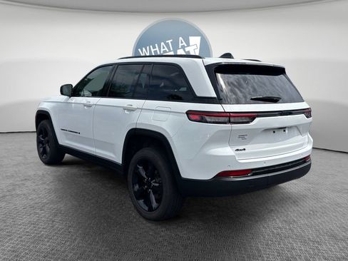 Used 2024 Jeep Grand Cherokee Altitude AWD/4WD image 6