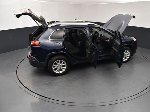 Used 2016 Jeep Cherokee Latitude w/ Cold Weather Group image 30