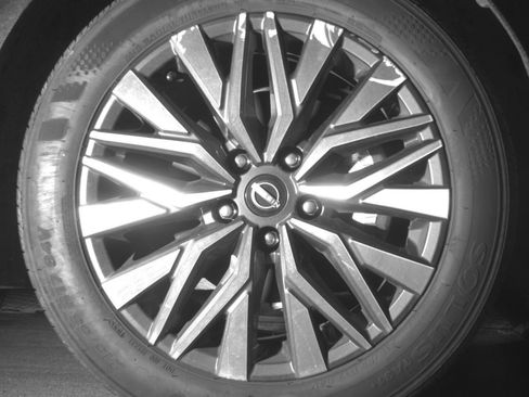 Used 2025 Nissan Altima 2.5 SV FWD image 16