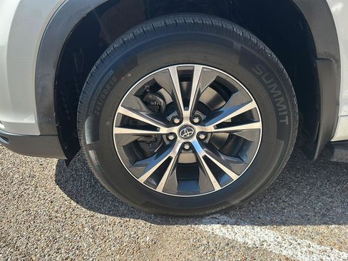 Used 2016 Toyota Highlander XLE image 13