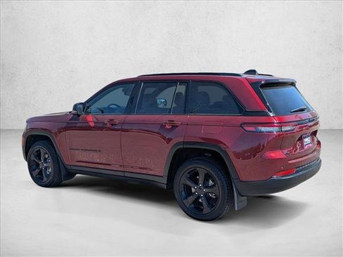 Used 2023 Jeep Grand Cherokee Limited w/ Black Appearance Package AWD/4WD image 8