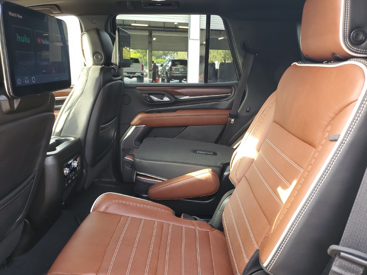 Used 2023 GMC Yukon Denali Ultimate AWD/4WD image 10