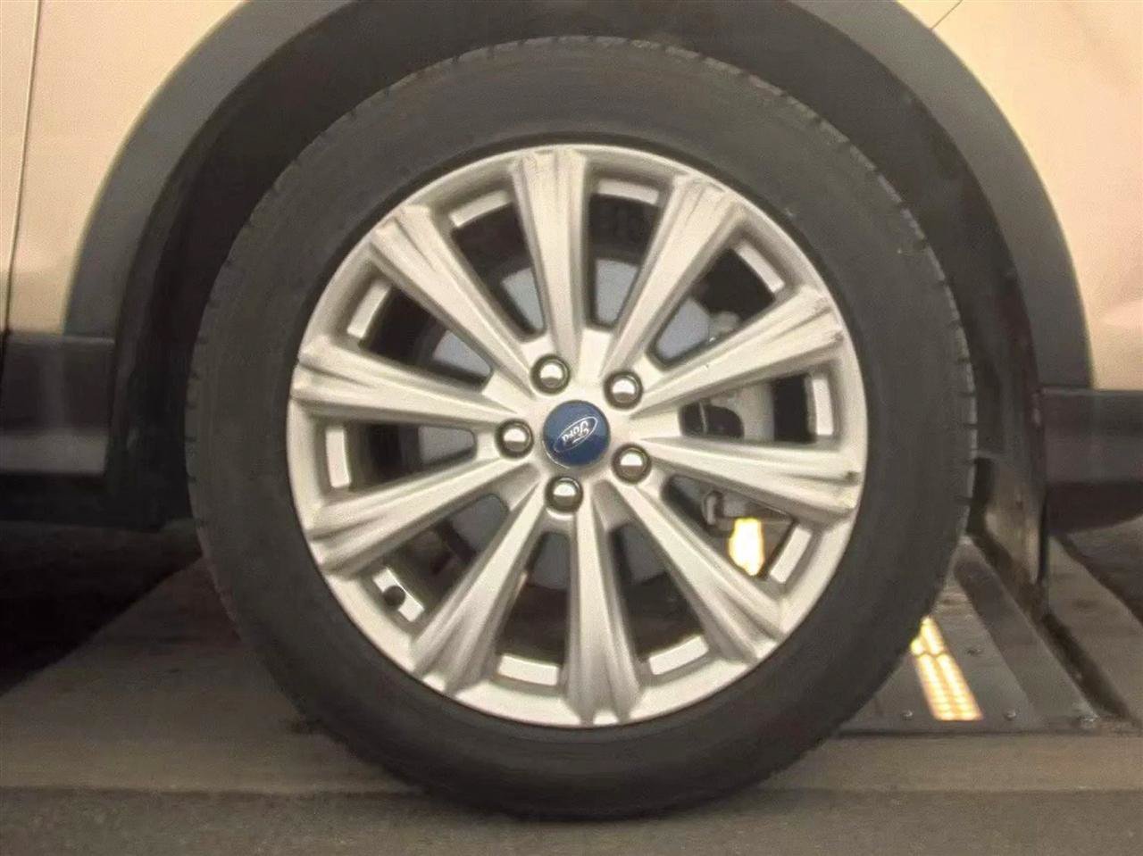 Used 2017 Ford Escape Titanium FWD image 10