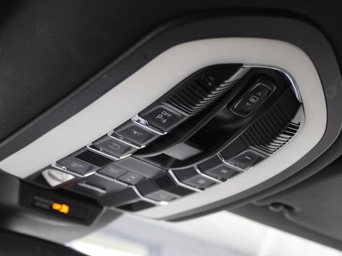 Certified 2017 Porsche Macan GTS image 34