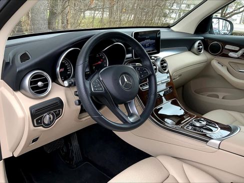 Used 2019 Mercedes-Benz GLC 300 4MATIC image 17