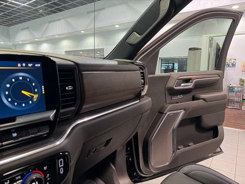 Used 2024 Chevrolet Silverado 1500 High Country w/ Technology Package AWD/4WD image 26