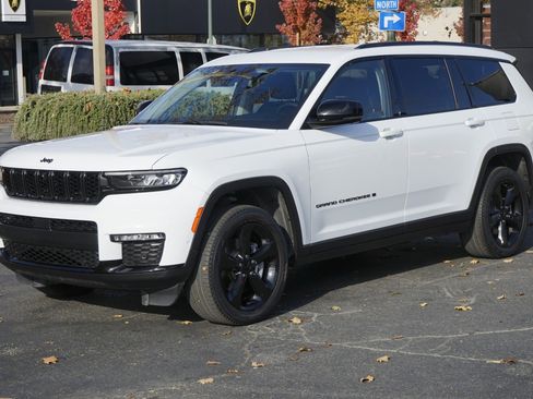 Used 2023 Jeep Grand Cherokee L Limited w/ Luxury Tech Group II image 2