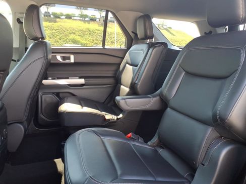 Used 2023 Ford Explorer XLT w/ Equipment Group 202A image 9