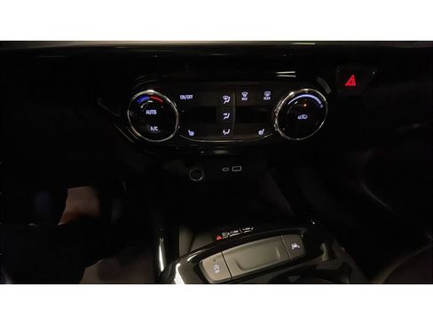 New 2026 Chevrolet Trax ACTIV w/ Sunroof Package FWD image 14