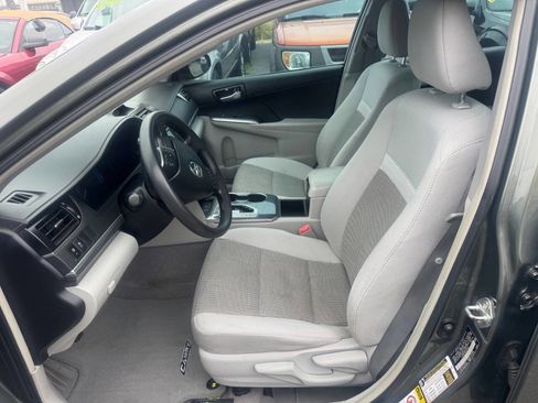 Used 2013 Toyota Camry LE FWD image 9