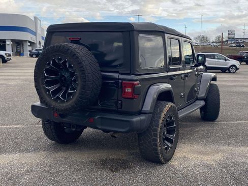 Used 2018 Jeep Wrangler Unlimited Sahara image 7