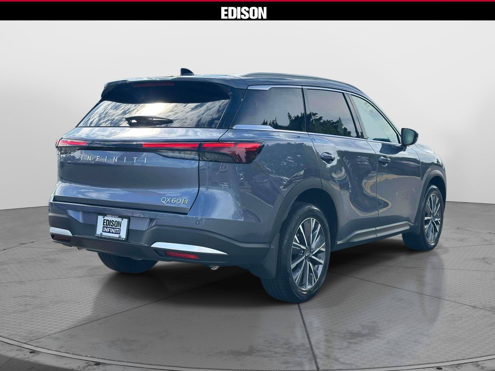 Used 2027 INFINITI QX60 Luxe w/ Cargo Package AWD/4WD image 4