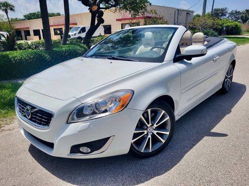 Used 2013 Volvo C70 T5 FWD image 1