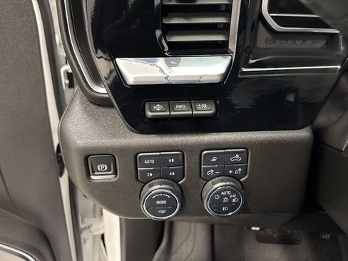 Used 2024 Chevrolet Silverado 1500 High Country w/ High Country Premium Package image 31