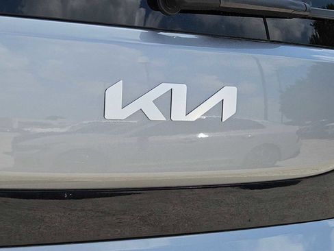 Used 2025 Kia Soul LX FWD image 11
