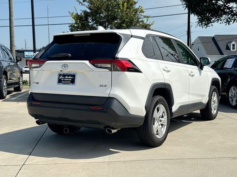 Used 2019 Toyota RAV4 XLE w/ Convenience Package FWD image 8