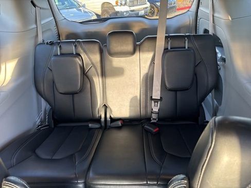 Used 2024 Chrysler Pacifica Touring-L image 15