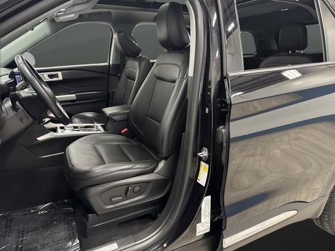Used 2023 Ford Explorer Limited image 4
