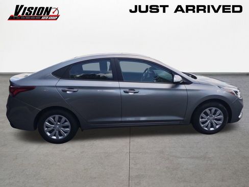 Used 2022 Hyundai Accent SE FWD image 6