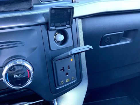 Certified 2024 Ford F150 Platinum w/ FX4 Off-Road Package AWD/4WD image 32