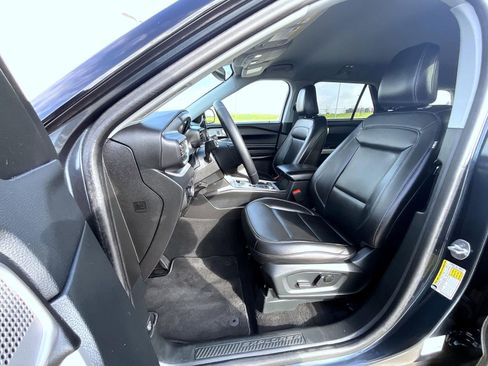 Used 2024 Ford Explorer XLT w/ Equipment Group 202A image 10