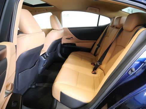 Used 2025 Lexus ES 350 w/ Premium Package FWD image 28