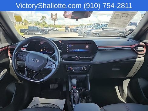 Used 2024 Chevrolet TrailBlazer RS w/ Driver Confidence Package FWD image 4
