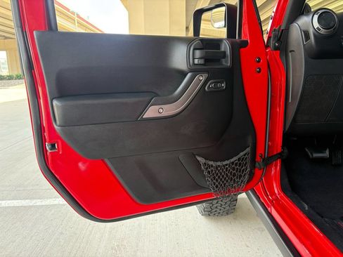 Used 2014 Jeep Wrangler Unlimited Sport w/ Quick Order Package 24S AWD/4WD image 24