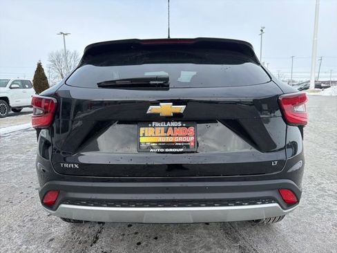 Used 2025 Chevrolet Trax LT w/ Driver Confidence Package image 6