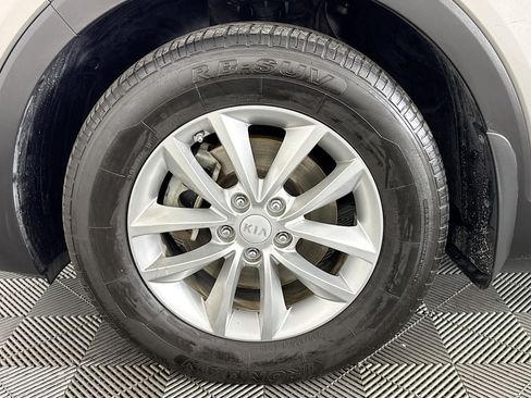 Used 2018 Kia Sorento LX image 36