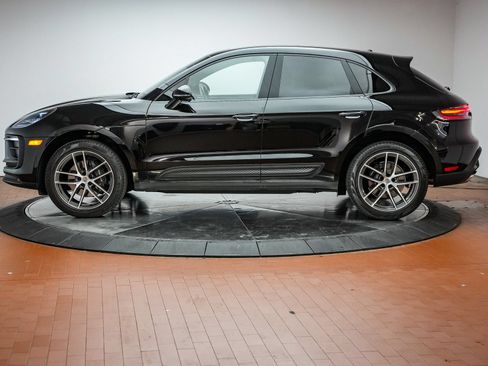 Certified 2024 Porsche Macan AWD/4WD image 2