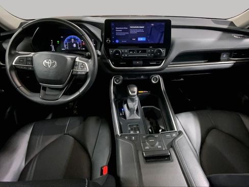 Used 2025 Toyota Grand Highlander AWD image 16