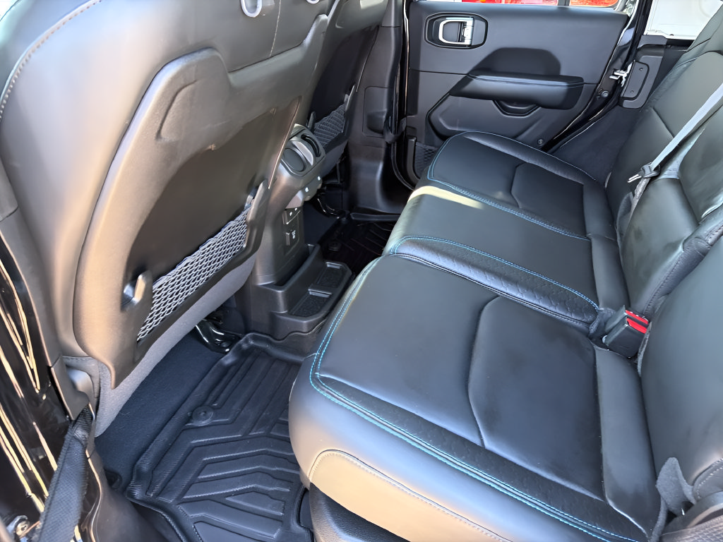 Used 2024 Jeep Wrangler High Altitude AWD/4WD image 32