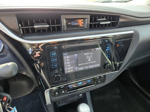 Used 2018 Toyota Corolla LE FWD image 17