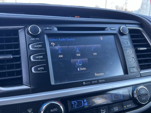 Used 2018 Toyota Highlander XLE image 17