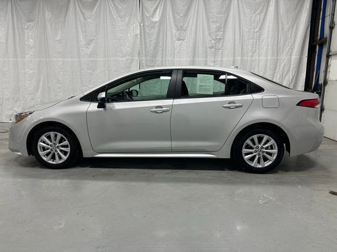 Used 2025 Toyota Corolla LE image 4