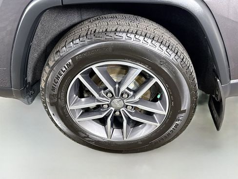 Used 2018 Jeep Grand Cherokee Limited image 34