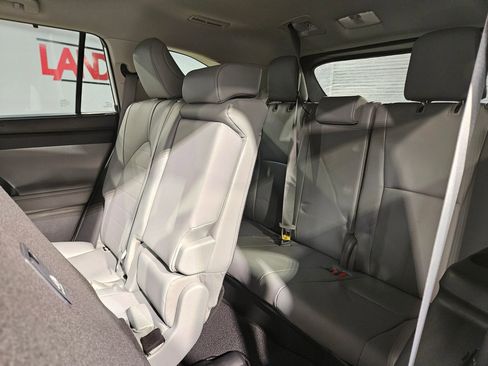 Used 2021 Toyota Highlander XLE image 38